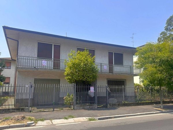 casa indipendente in vendita a Pavia in zona Cassinello