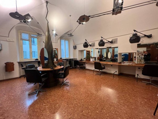 negozio in vendita a Pavia in zona Centro Città