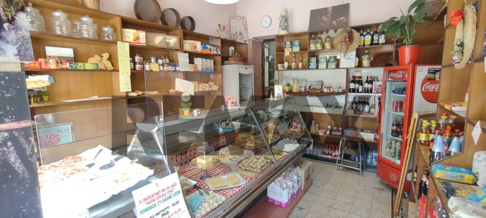 negozio in vendita a Pavia in zona Stazione