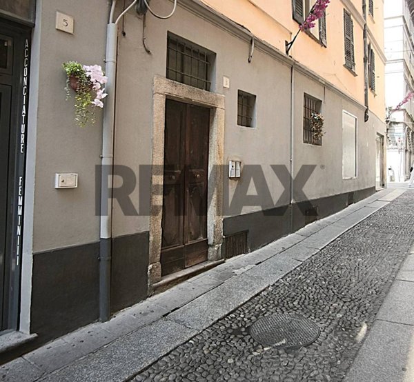 appartamento in vendita a Pavia in zona Centro Città