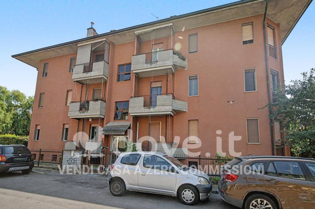 appartamento in vendita a Pavia in zona Vallone