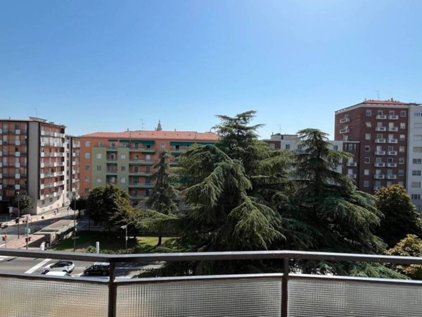 appartamento in vendita a Pavia in zona Viale Della Libertà