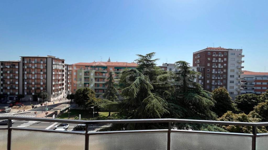 appartamento in vendita a Pavia in zona Stazione
