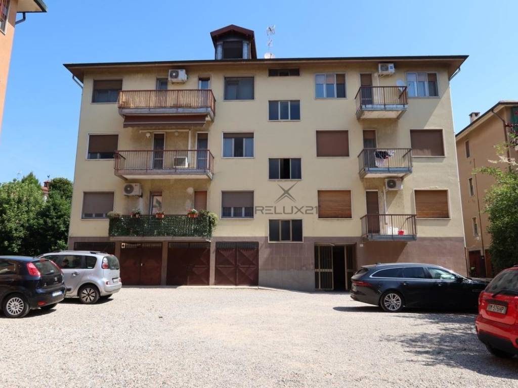 appartamento in vendita a Pavia in zona Città Giardino