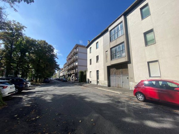 negozio in vendita a Pavia in zona Città Giardino