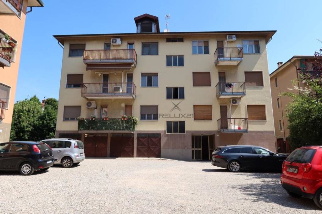 appartamento in vendita a Pavia in zona Città Giardino