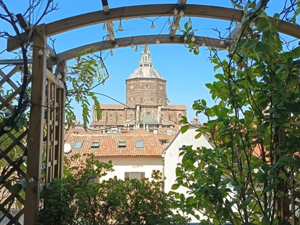 appartamento in vendita a Pavia in zona Centro Città