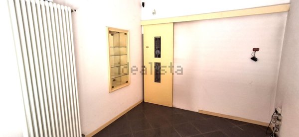 negozio in vendita a Pavia in zona Centro Città