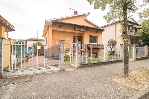 casa indipendente in vendita a Pavia