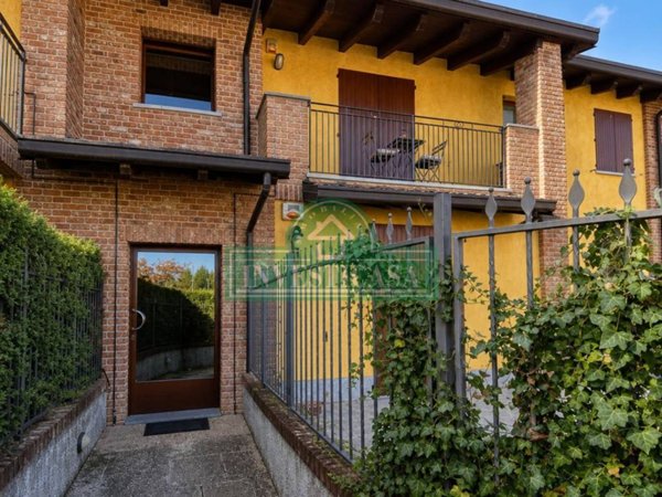 appartamento in vendita a Pavia in zona Ca' Della Terra