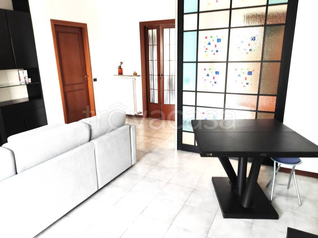 appartamento in vendita a Pavia in zona Vallone