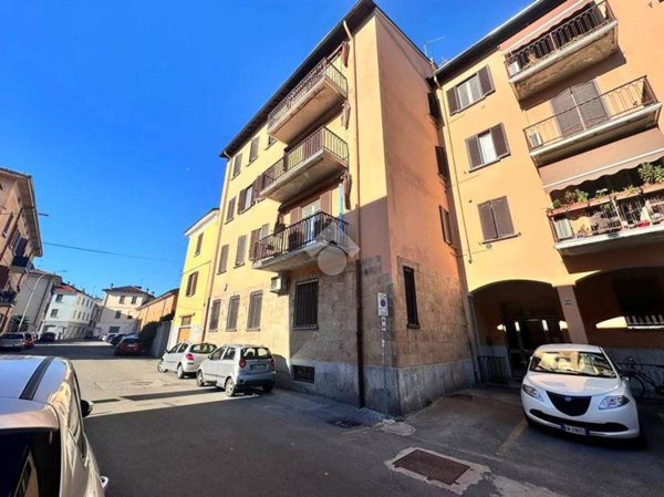 appartamento in vendita a Pavia in zona Borgo Ticino