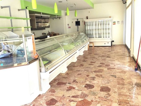 negozio in vendita a Pavia in zona Città Giardino