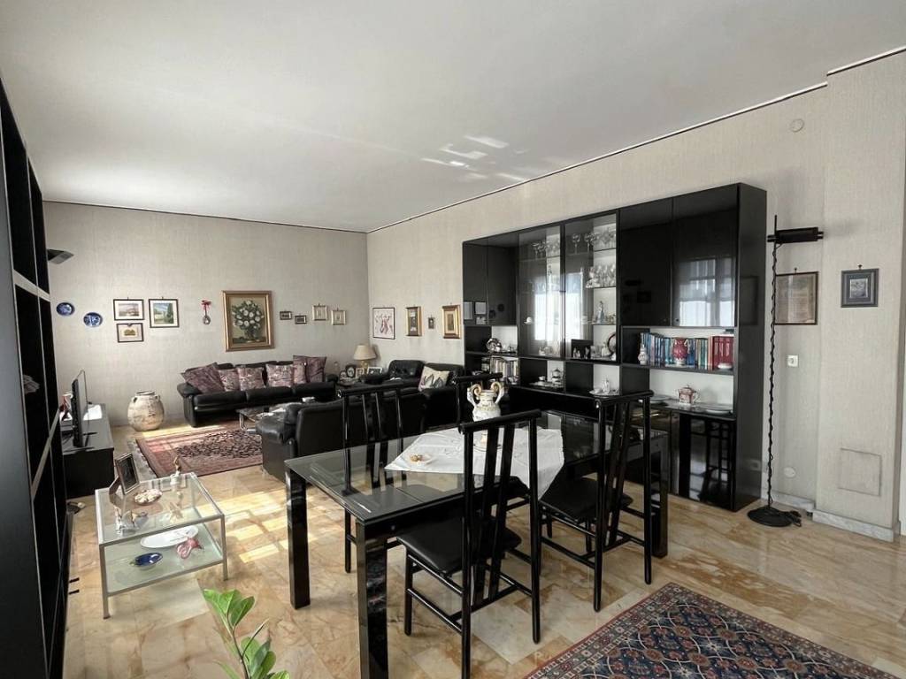 appartamento in vendita a Pavia in zona Centro Città