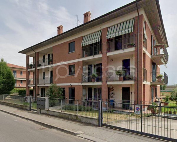 appartamento in vendita a Pavia in zona Pompieri