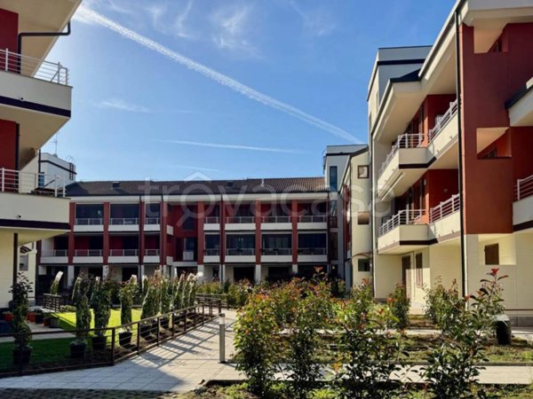 casa indipendente in vendita a Pavia in zona Pompieri