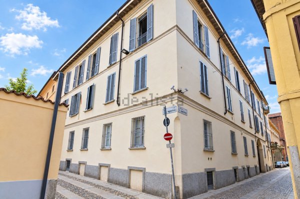 appartamento in vendita a Pavia in zona Centro Città