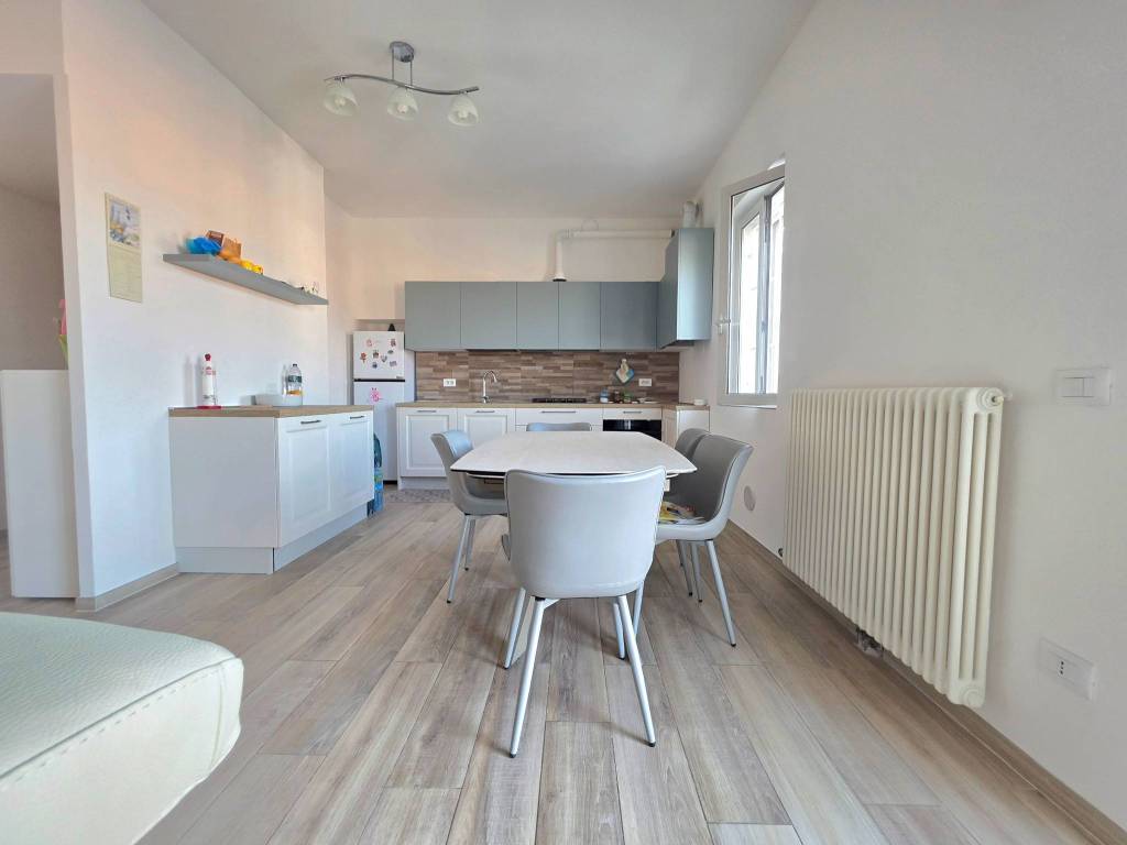 appartamento in vendita a Pavia in zona Vallone