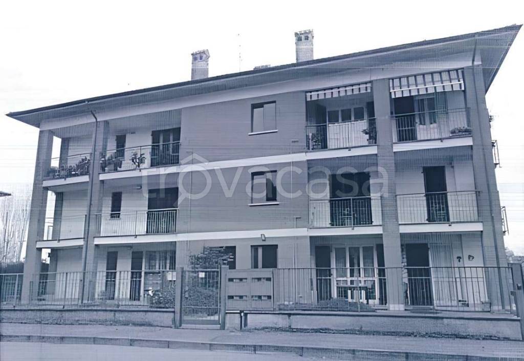 appartamento in vendita a Pavia in zona Pompieri