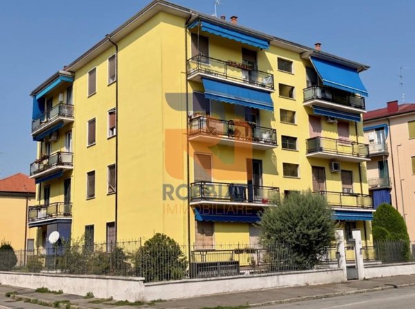 appartamento in vendita a Pavia in zona Pompieri