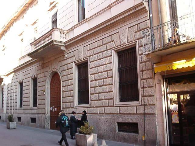 intera palazzina in vendita a Pavia