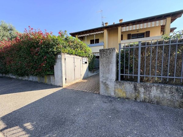 appartamento in vendita a Pavia in zona Vallone