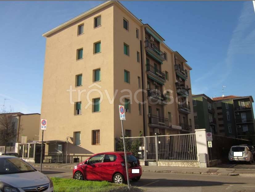 appartamento in vendita a Pavia in zona Pompieri
