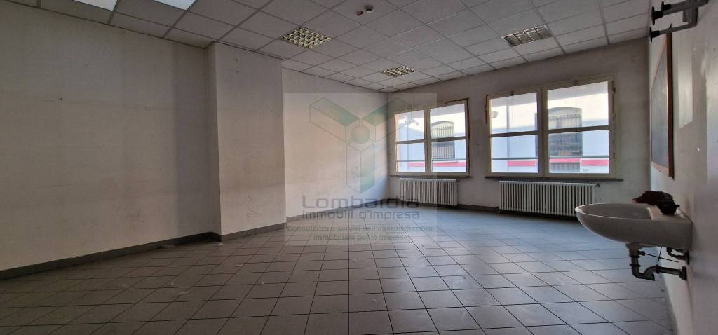 ufficio in vendita a Pavia in zona Stazione
