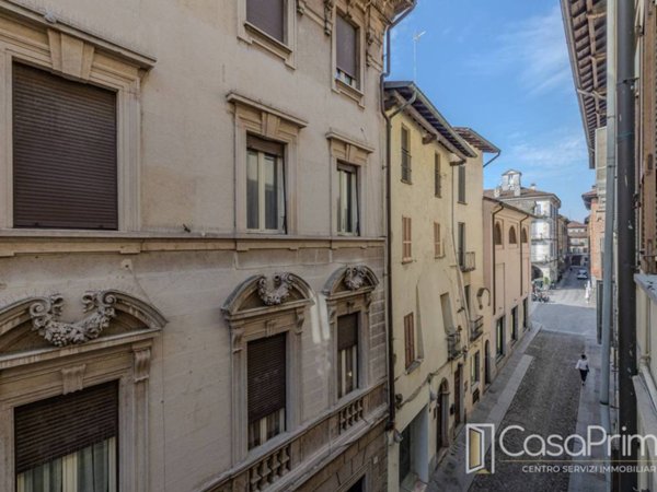 appartamento in vendita a Pavia in zona Centro Città