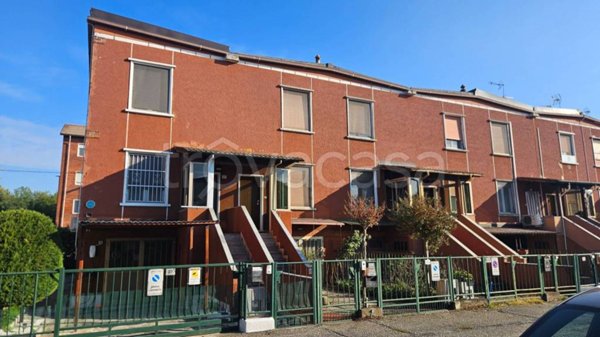 casa indipendente in vendita a Pavia in zona Città Giardino