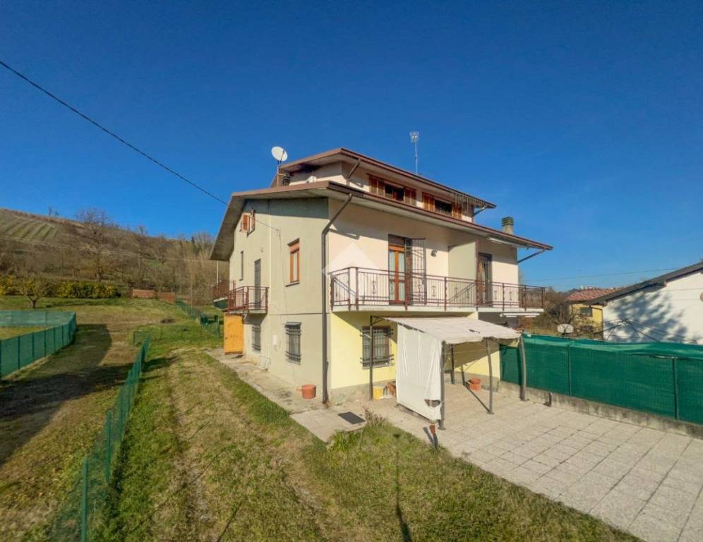 casa indipendente in vendita a Pietra de' Giorgi