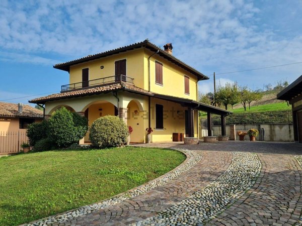 casa indipendente in vendita a Pietra de' Giorgi