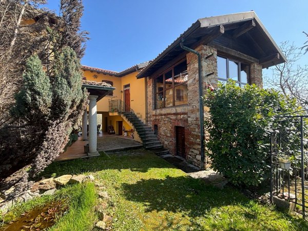 casa indipendente in vendita a Pietra de' Giorgi