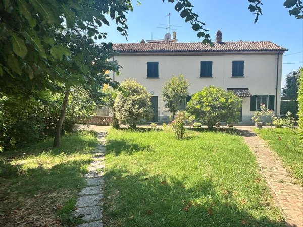 casa indipendente in vendita a Pietra de' Giorgi