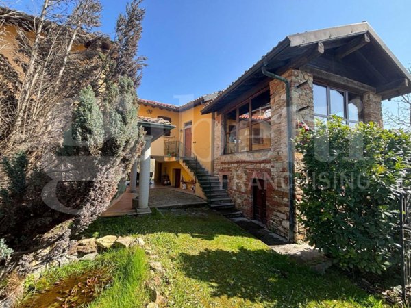 casa indipendente in vendita a Pietra de' Giorgi in zona Cerronetto