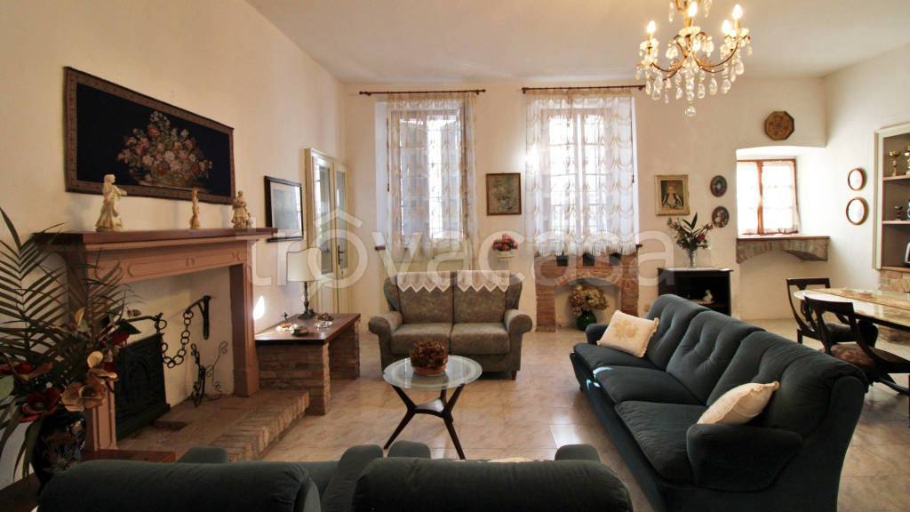 casa indipendente in vendita a Pietra de' Giorgi