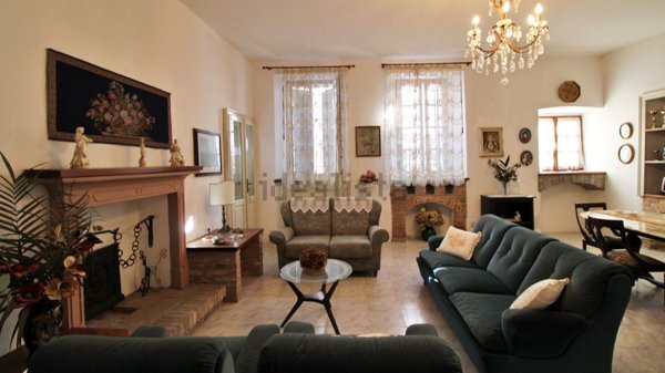 casa indipendente in vendita a Pietra de' Giorgi