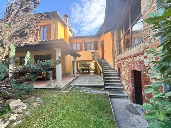 casa indipendente in vendita a Pietra de' Giorgi