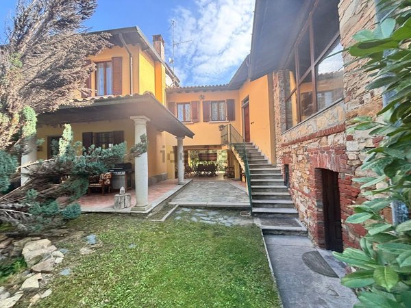 casa indipendente in vendita a Pietra de' Giorgi