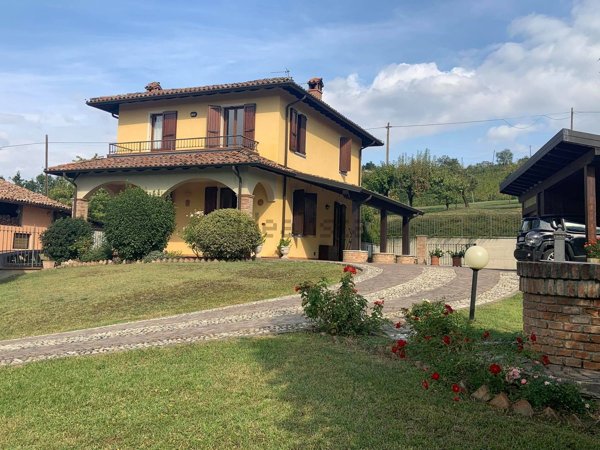 casa indipendente in vendita a Pietra de' Giorgi