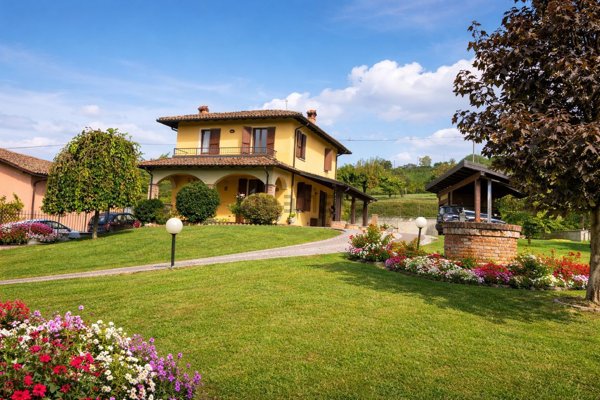 casa indipendente in vendita a Pietra de' Giorgi