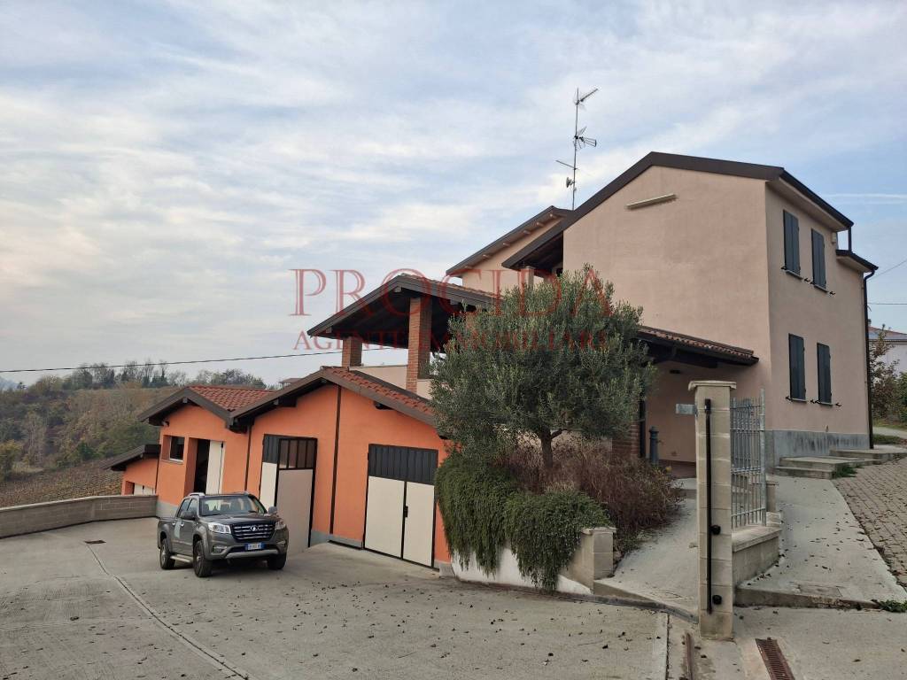casa indipendente in vendita a Pietra de' Giorgi