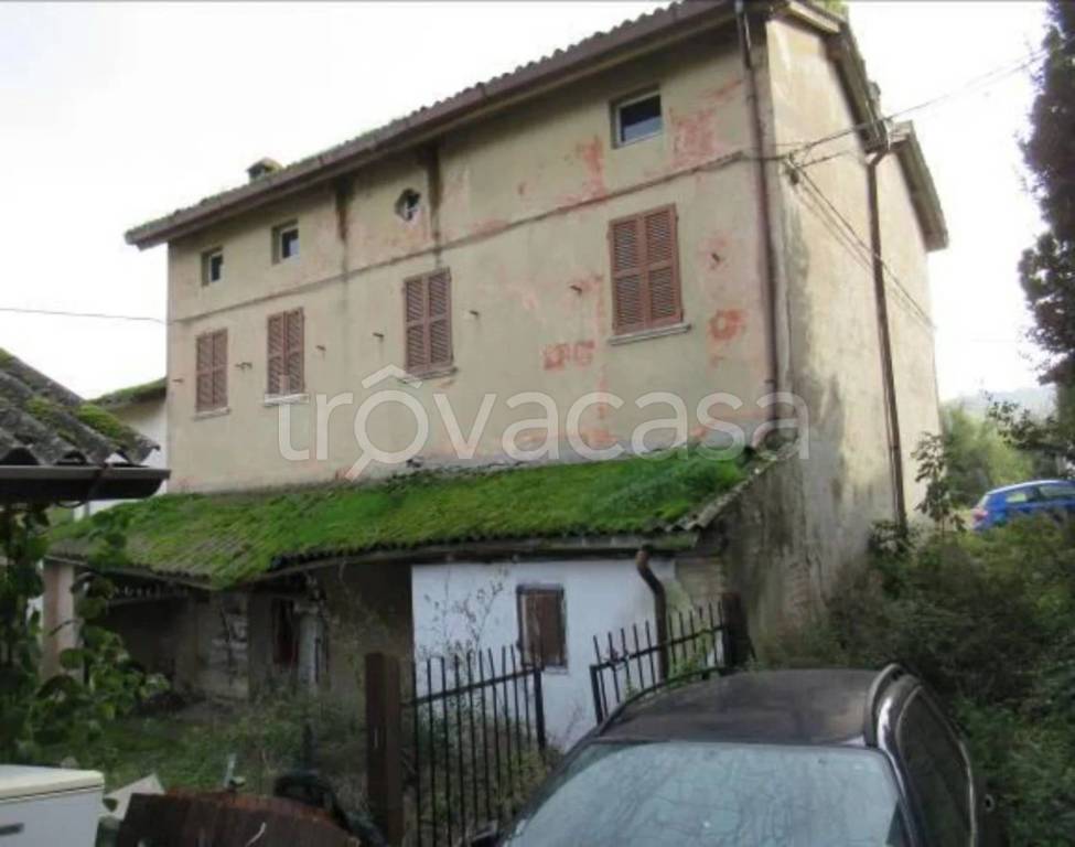 quadrivano in vendita a Pietra de' Giorgi in zona Fitti