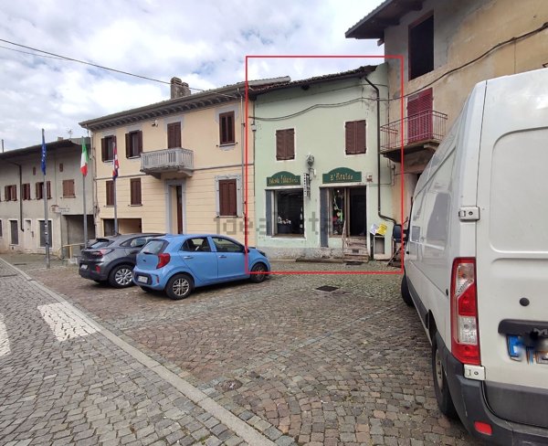locale commerciale in vendita a Lessolo