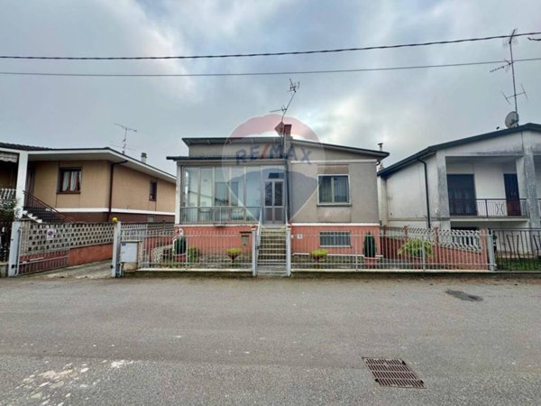 casa indipendente in vendita a Pieve del Cairo
