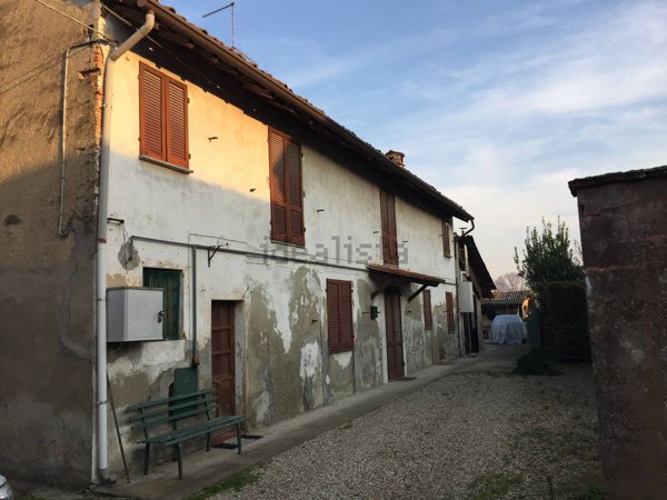 esavano in vendita a Pieve del Cairo