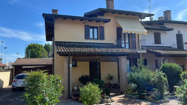 casa indipendente in vendita a Pieve del Cairo