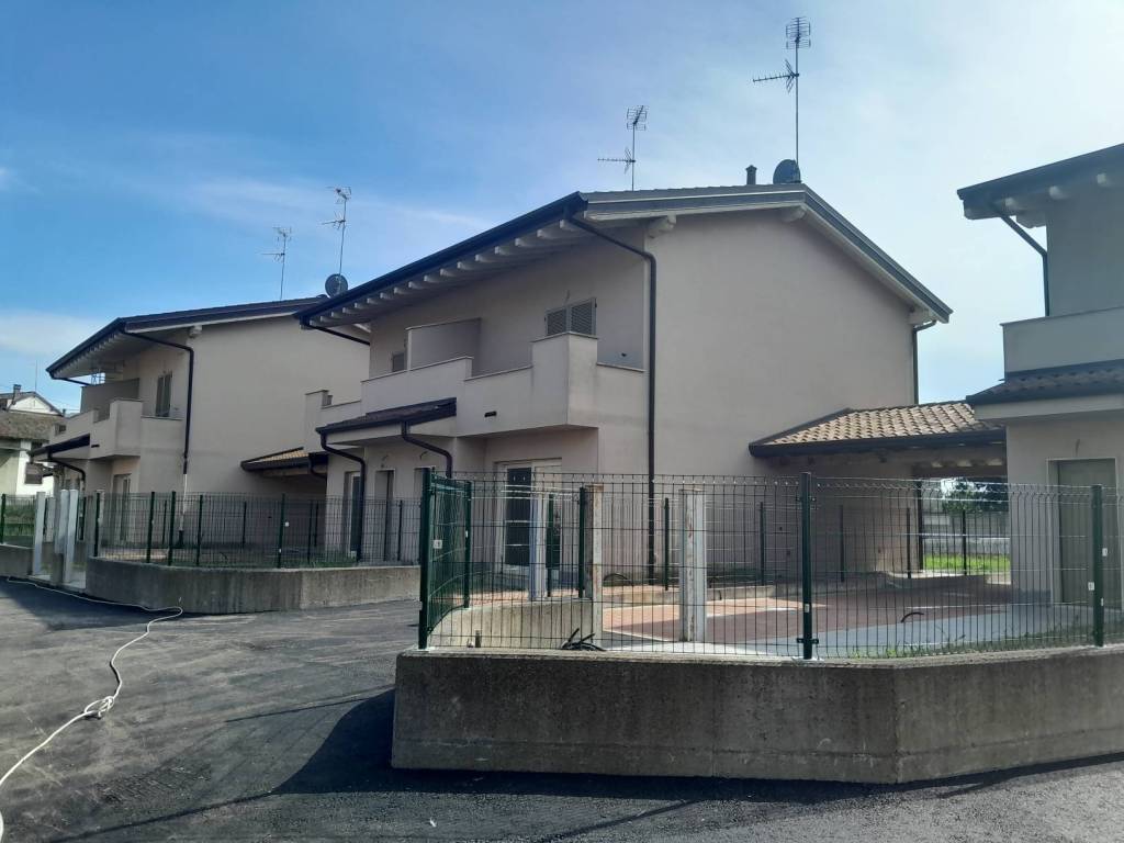 casa indipendente in vendita a Pieve del Cairo