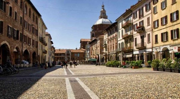 casa indipendente in vendita a Pieve Porto Morone