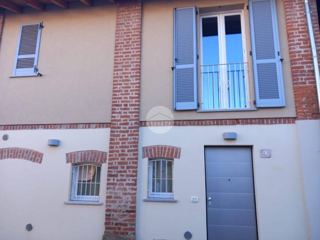 intera palazzina in vendita a Pieve Porto Morone